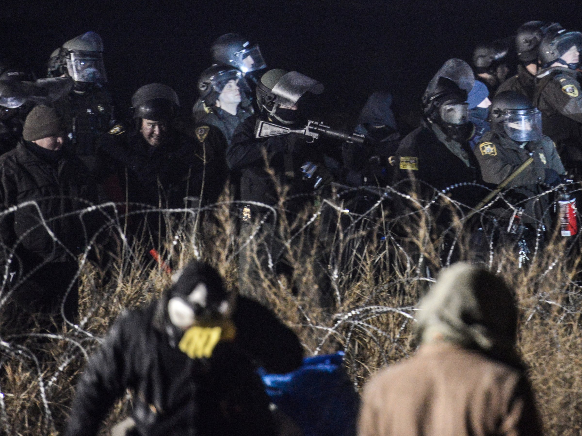 police-with-rubber-bullet-gun